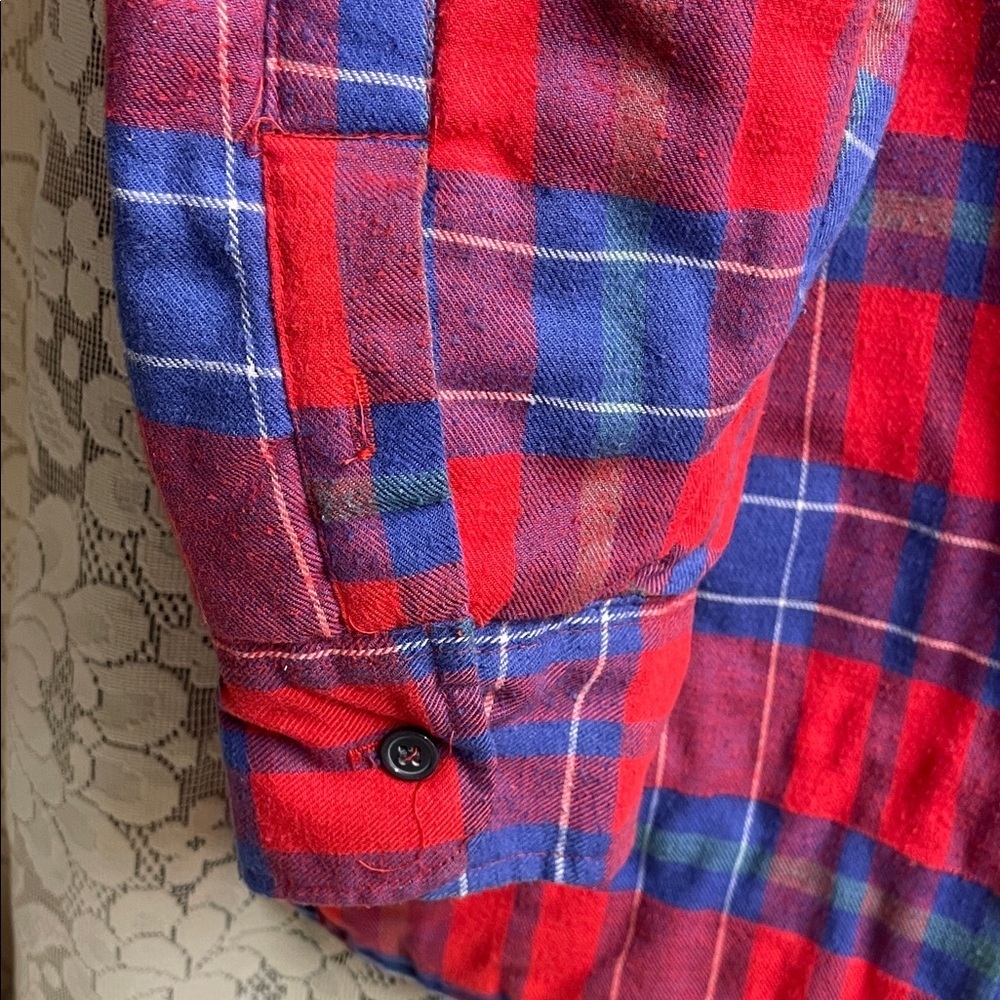 90’s Dickies Vibrant Red and Blue Plaid  Quilted Shirt with Pockets - Picture 6 of 8